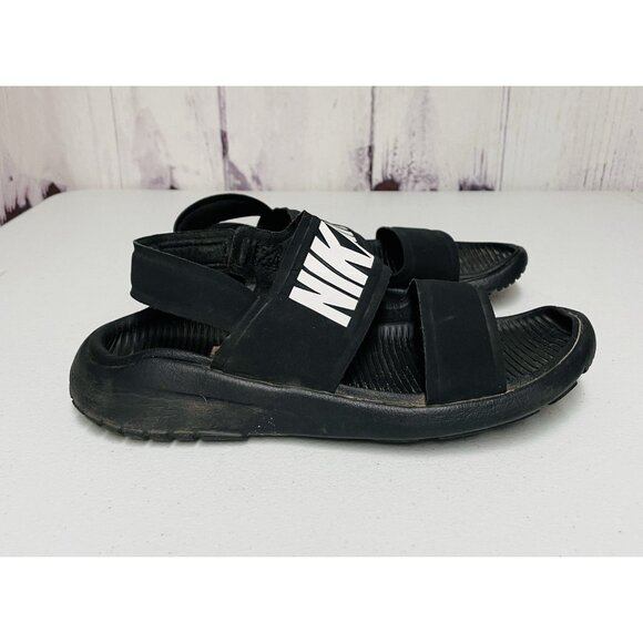 Nike Shoes Womens Size 6 Tanjun Sandals Black White Beach Vacation 882694-001 - Picture 1 of 6